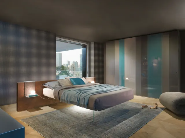 Letto con testiera in legno e base in vetro Air Wildwood di Lago