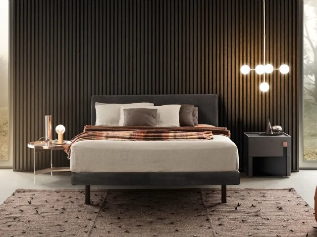 Letto in tessuto con testiera Beta di Pianca