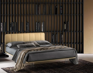 Letto in pelle con testiera trapuntata e piedini trasparenti Clever di Bside