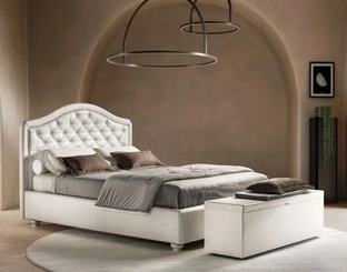 Letto in ecopelle con testiera sagomata e trapuntata Infinity di Bside