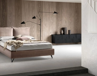 Letto matrimoniale imbottito con testiera regolabile e box contenitore Wisp di Bside