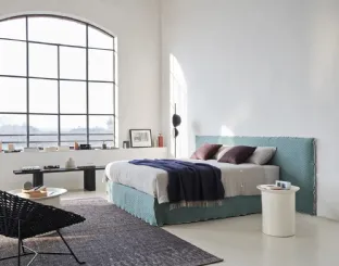 Letto imbottito Easy di Gervasoni