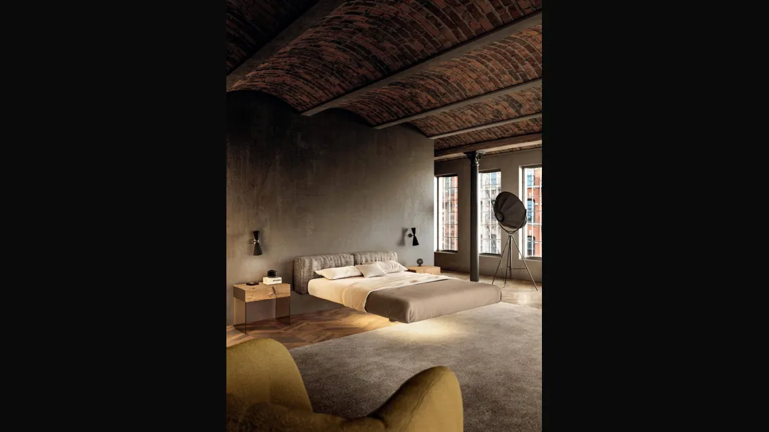 Letto sospeso con testiera imbottita Fluttua 1662 di Lago