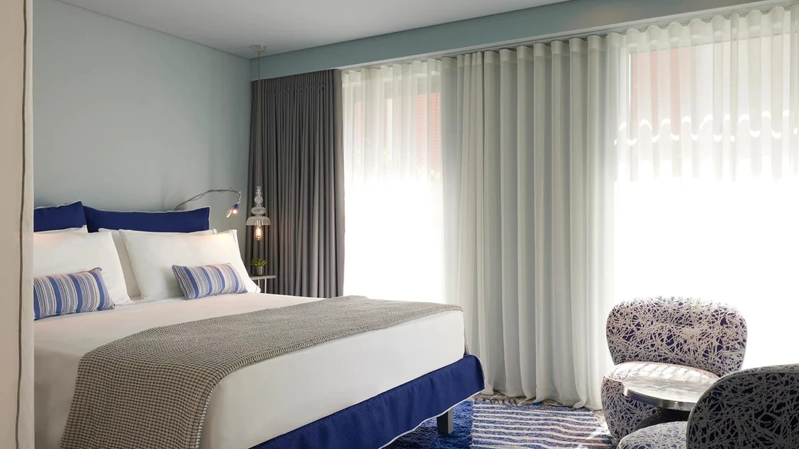 Letto imbottito Fly di Gervasoni