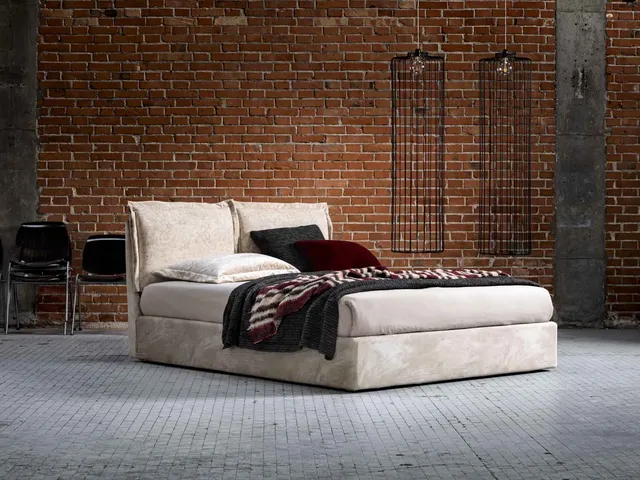 Letto in tessuto imbottito con box contenitore e testiera Gabbana di Veneran