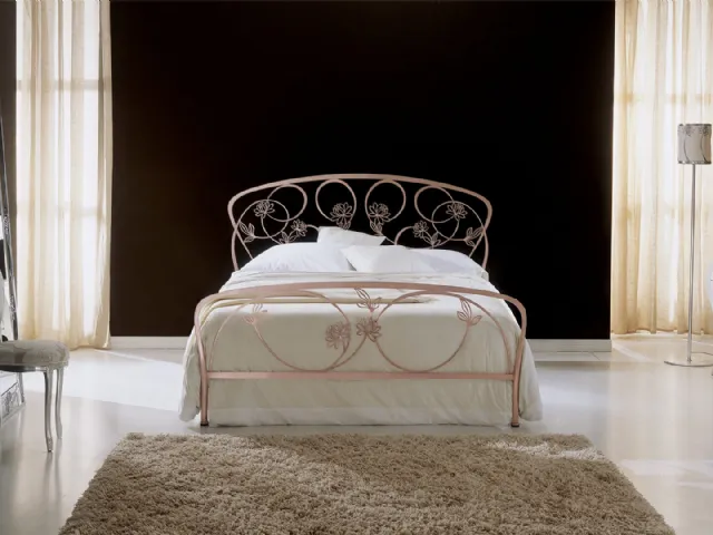 Letto con testiera lavorata con fiori in ferro battuto Glicine di Bontempi