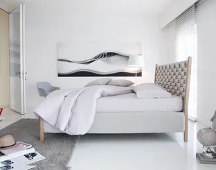 Letto moderno in legno massello con testiera Joe di Noctis