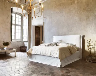Letto Chloè Romantic in tessuto imbottito di Noctis