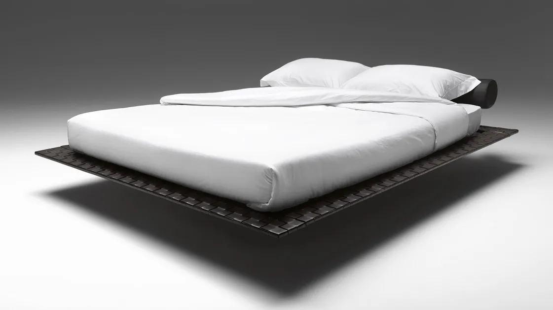 Letto matrimoniale lineare e leggero, realizzato in cuoio, Flamingo Net di Noctis
