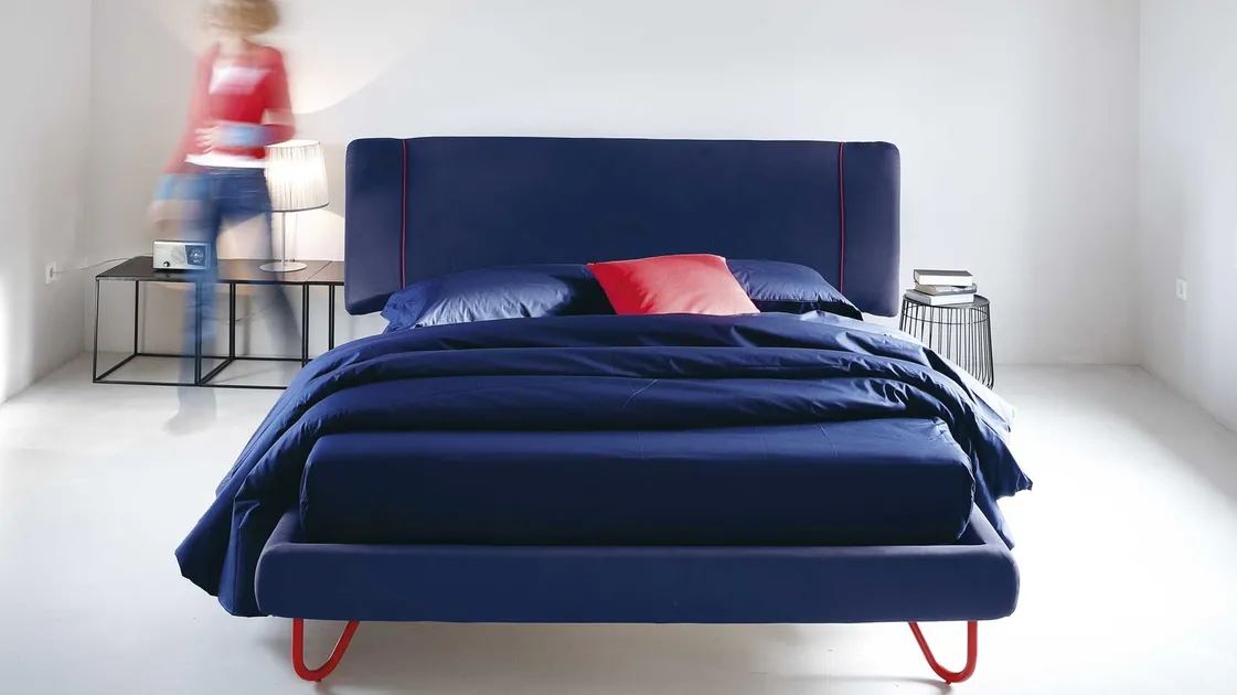 Letto in tessuto imbottito Hug 02 di Noctis