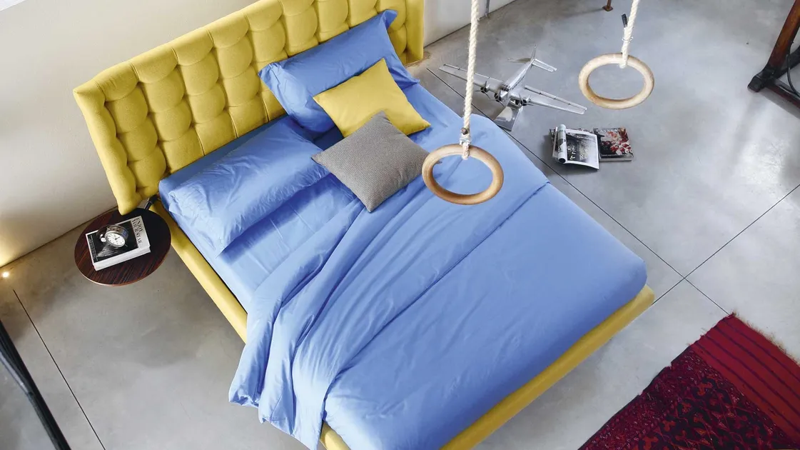 Letto matrimoniale con testiera capitonné Hug 05 High di Noctis