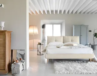 Letto matrimoniale imbottito con testiera So Lively di Noctis