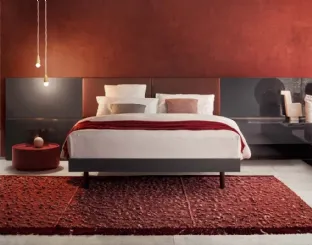 Letto matrimoniale Boiserie Imbottita in ecopelle e laccato opaco di Pianca
