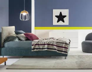Letto Singolo in tessuto imbottito con testiera Frick Basso di Twils