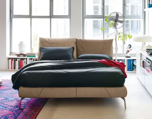 Letto moderno in pelle con testiera So Casual di Noctis