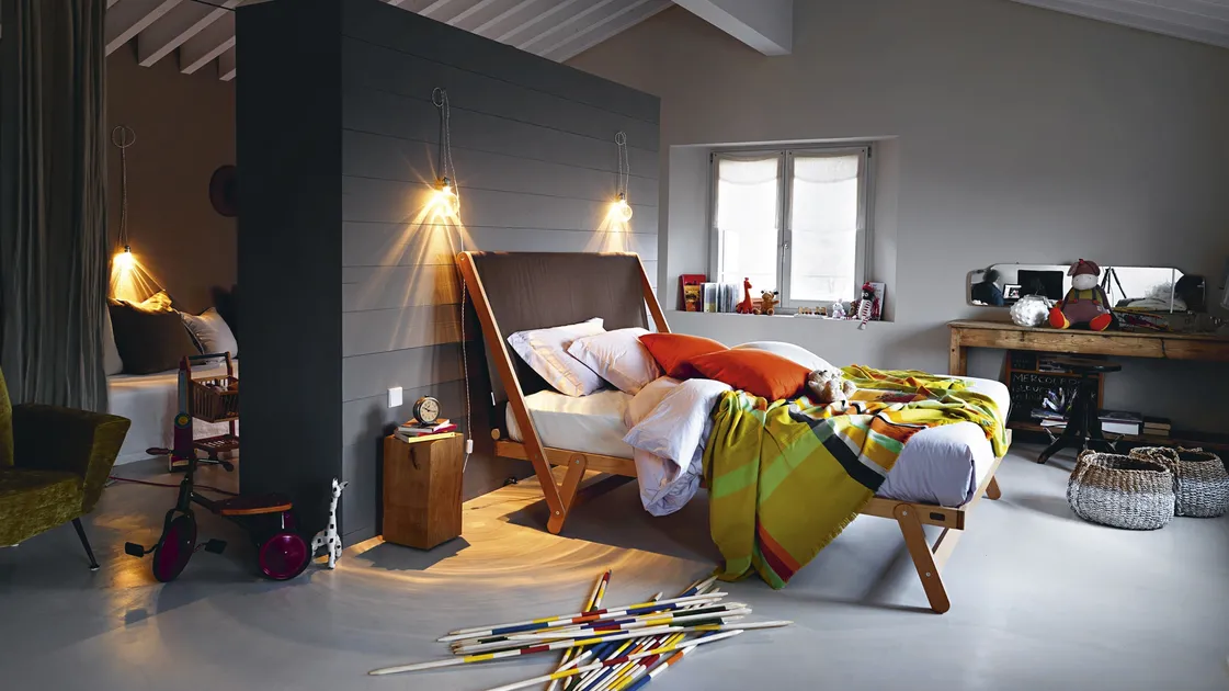 Letto moderno in legno e tessuto con testiera Tolò High di Noctis