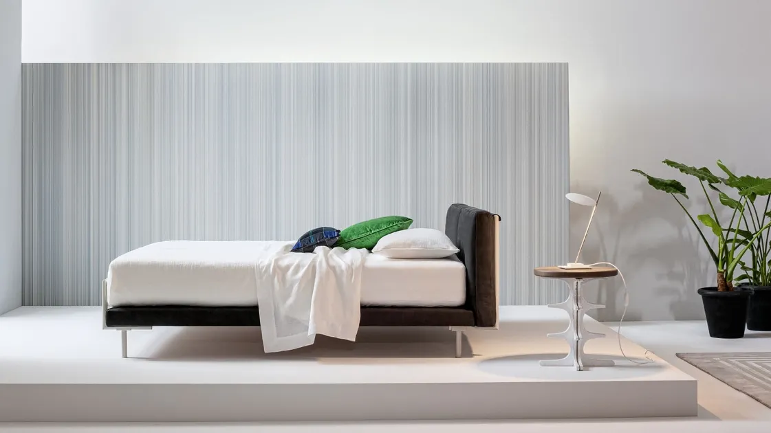 Letto in tessuto con testiera Camaleo di Twils