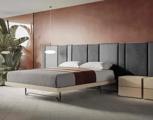 Letto matrimoniale in tessuto con grande testiera Boiserie di Veneran