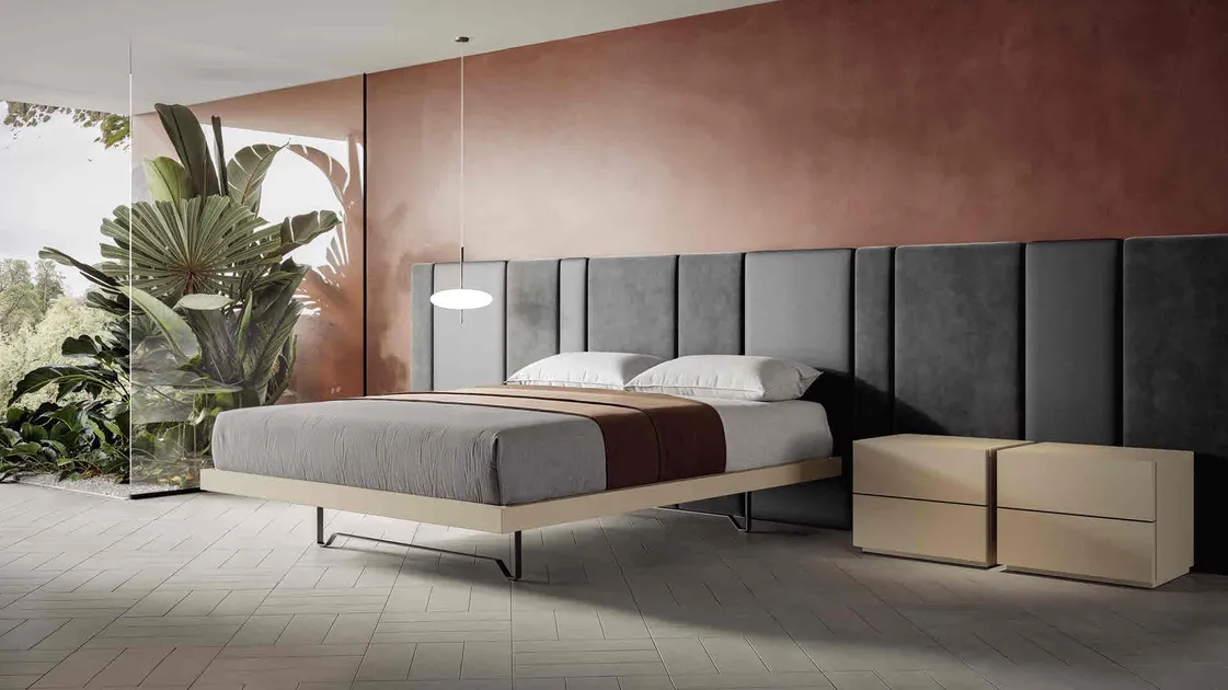 Letto matrimoniale in tessuto con grande testiera Boiserie di Veneran