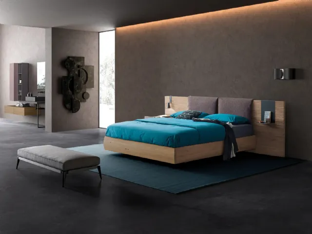 Letto Zen Bold Grey in legno di Rovere con testiera arricchita da due cuscini in tessuto imbottito di Devina Nais