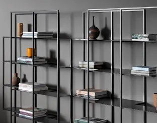 Libreria di design a muro Optic in metallo verniciato opaco di Bonaldo