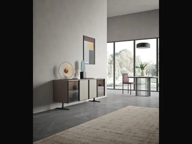 Madia in laccato opaco terra con ante in vetro bronzato e cemento écru Glass 2 di Orme