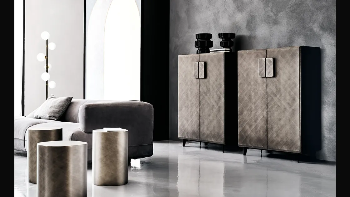 Madia in legno con ante in finitura Brushed Grey Tudor di Cattelan Italia