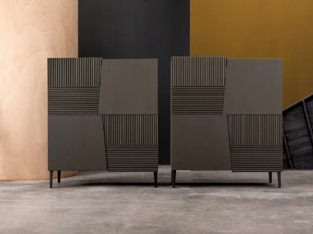 Madia Alta Zero16 in legno massello laccato di Devina Nais