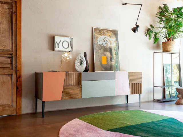 Madia Zero16 Creativa formata da pannelli in legno con varie finiture di Devina Nais