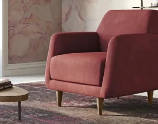 Poltroncina in tessuto con piedi in legno Adele di Doimo Salotti