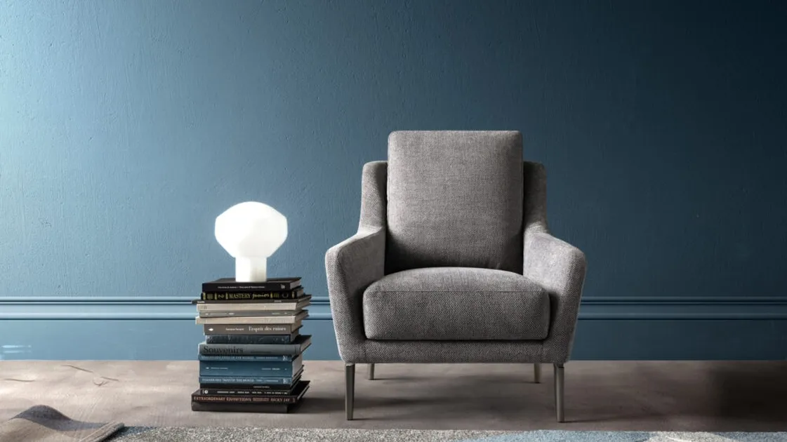 Poltrona in tessuto Enie di Samoa