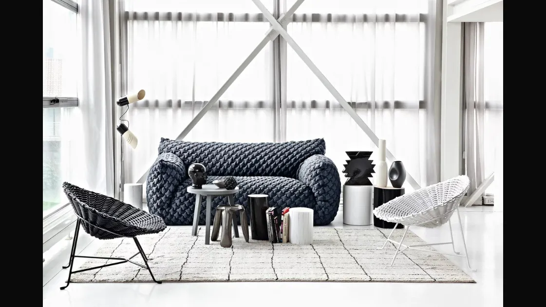 Poltroncina Sweet in metallo con intreccio in PVC di Gervasoni
