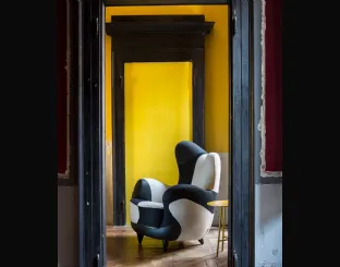 Poltrona di design in tessuto con piedini in faggio Alessandra di Moroso