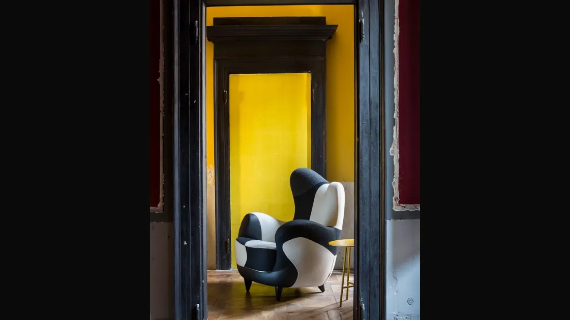 Poltrona di design in tessuto con piedini in faggio Alessandra di Moroso