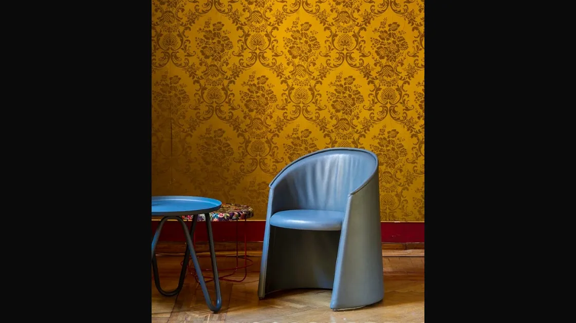 Poltroncina in pelle con schienale avvolgente Husk di Moroso