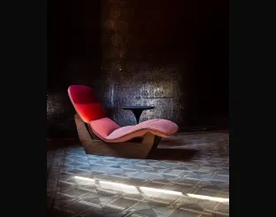 Chaise Longue di design in pelle e tessuto imbottiti con struttura in legno di rovere massello Lilo di Moroso