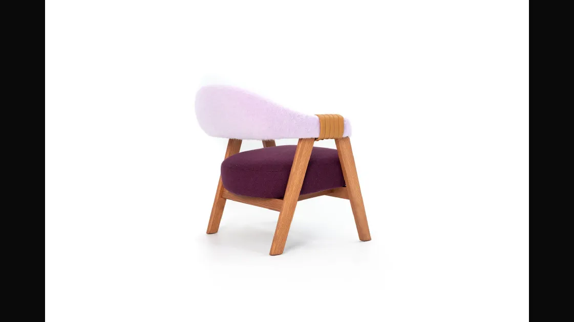 Poltroncina Mathilda in tessuto imbottito e legno di Moroso