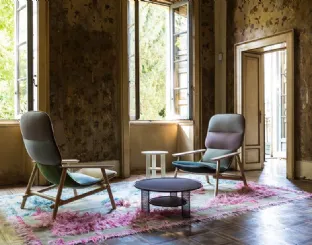 Poltrona morbida e accogliente in tessuto con base in frassino Lilo di Moroso