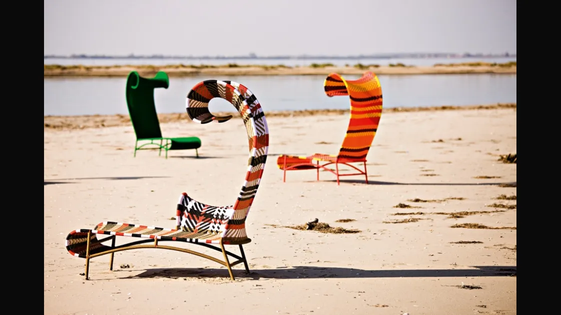 Chaise Longue Shadowy realizzata con il filato delle reti da pesca di Moroso