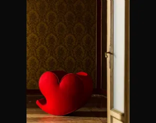 Poltroncina in tessuto rosso a forma di cuore Soft Heart di Moroso