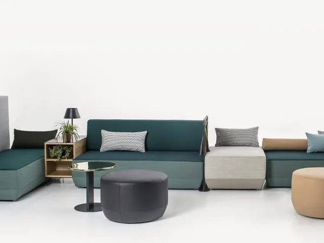 Divano componibile e modulabile Bikini Island di MorosoDivano componibile e modulabile Bikini Island di Moroso