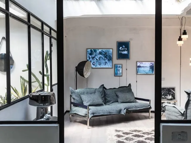 Divano in tessuto con struttura in acciaio inox satinato Iron Maiden di Moroso