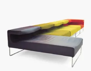 Divano di design in tessuto con penisola in pelle Lowseat di Moroso