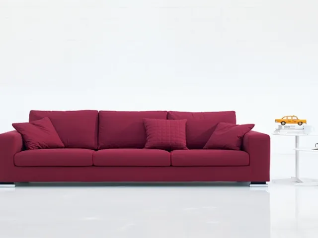 Divano Plano rosso ciclamino in stile moderno di Biba salotti