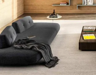 Divano lineare di design in tessuto Sand 1132A di Lago
