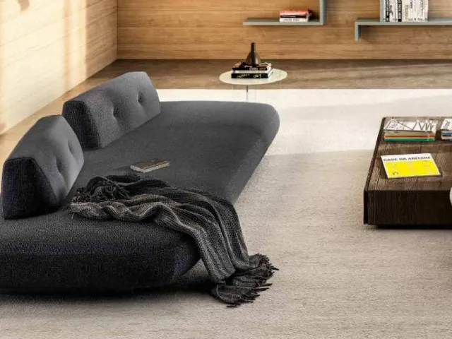 Divano lineare di design in tessuto Sand 1132A di Lago