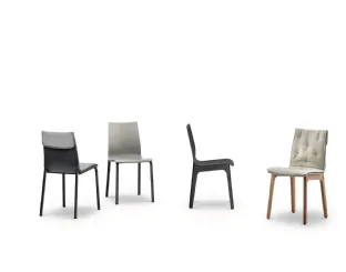 Sedia Alfa con struttura in legno massello e monoscocca in legno laccato di Bontempi