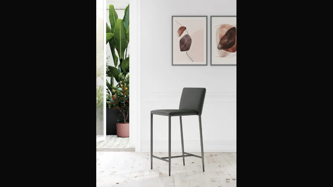 Sgabello Drop Vintage imbottito e rivestito in ecopelle con struttura in metallo di Arredo3