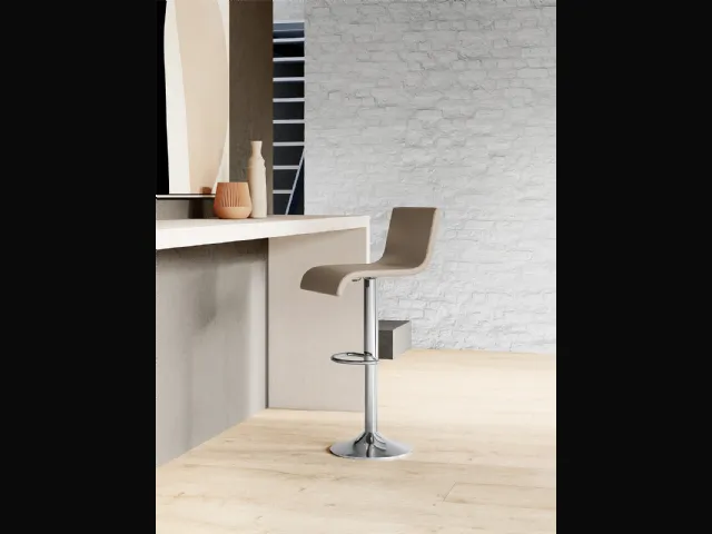 Sgabello regolabile Ermes con seduta rivestita in ecopelle di Arredo3