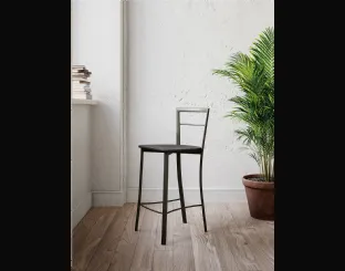 Sgabello Nicole  con struttura tubolare in metallo e seduta in multistrato laccato opaco di Arredo3